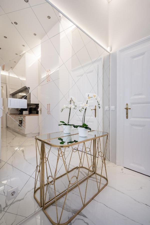 Premium Art Deco Apartment At Broadway // 4Bdr & 3Br Budapesta Exterior foto